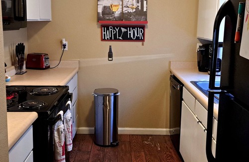 Marysville Condo | Modern 2 bedroom condo with private backyard