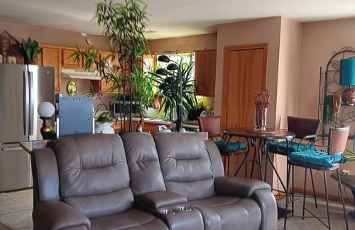 Warren Condo | Modern 2-Bedroom Condo in Warren