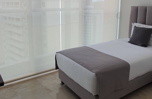 Riomar Apartment | Modern 2 Bedroom Duplex /1 Queen & 1 Single