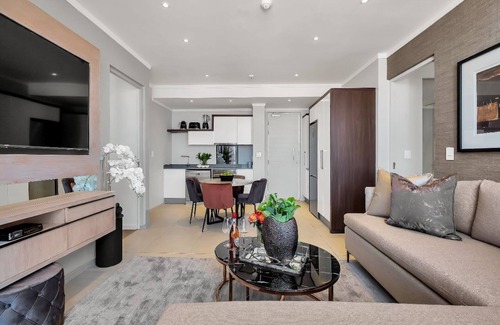 Greater Johannesburg Metropolitan Area Apartment | Modern 2-bedroom Executive apartment with WiFi, in Masingita Towers Sandton