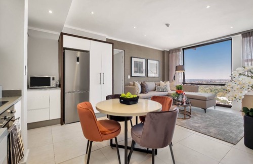 Greater Johannesburg Metropolitan Area Apartment | Modern 2-bedroom Executive apartment with WiFi, in Masingita Towers Sandton