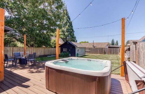 Snohomish House | Modern 2 Bedroom Farmhouse Cottage with Hot Tub in Snohomish