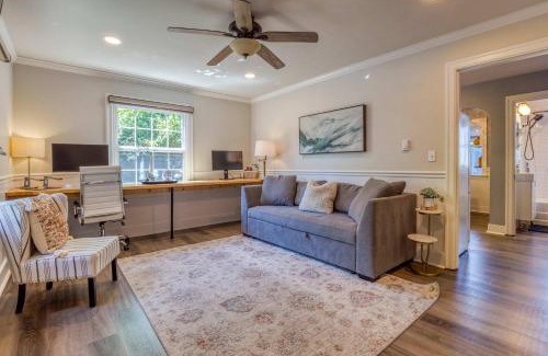 Snohomish House | Modern 2 Bedroom Farmhouse Cottage with Hot Tub in Snohomish