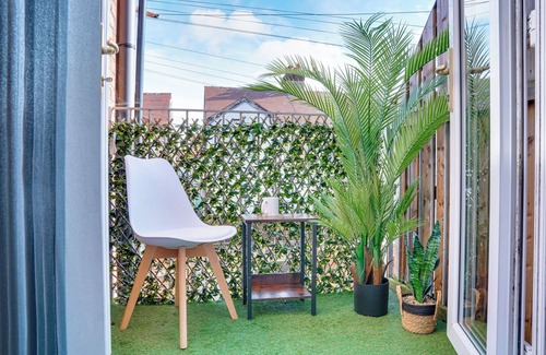 Birkenhead Apartment | Modern 2 bedroom flat near Liverpool City Centre