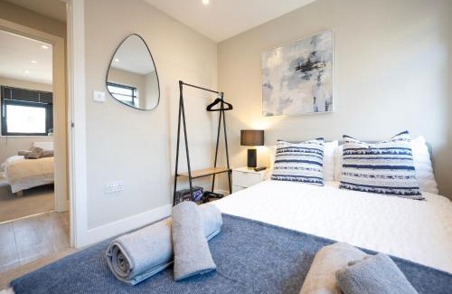 Chatham Apartment | Modern 2 Bedroom Flat, Central Chatham, Self Check-in