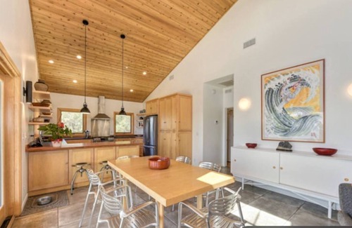 Volcano House | Modern 2 Bedroom Hilltop Retreat
