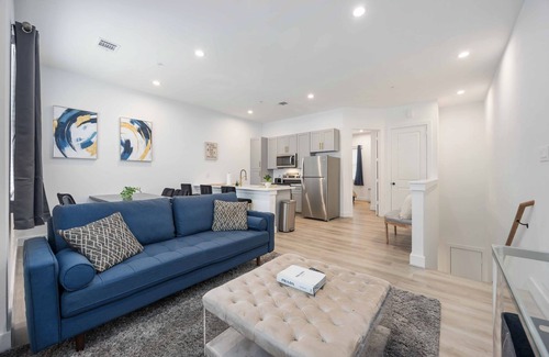 North Houston House | Modern 2-Bedroom Home Minutes from Downtown Houston