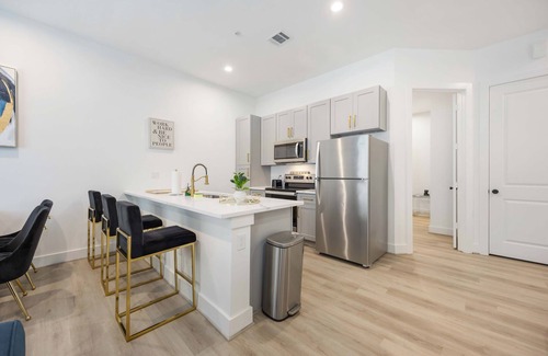 North Houston House | Modern 2-Bedroom Home Minutes from Downtown Houston
