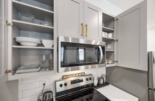 North Houston House | Modern 2-Bedroom Home Minutes from Downtown Houston