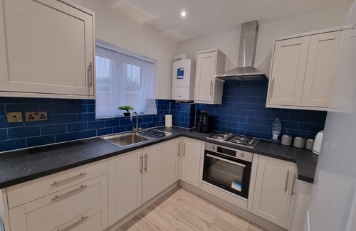 Alibon House | Modern 2 bedroom house in London Free Wifi and Parking