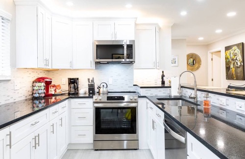 New Richmond Apartment | Modern 2 Bedroom in Beautiful River Town Near City