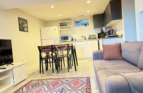 Oak Square House | Modern 2-Bedroom in-law Apartment in Boston with Parking