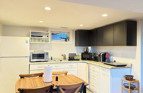 Oak Square House | Modern 2-Bedroom in-law Apartment in Boston with Parking