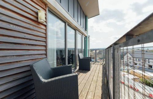 Auchengray House | Modern 2 bedroom penthouse with free parking