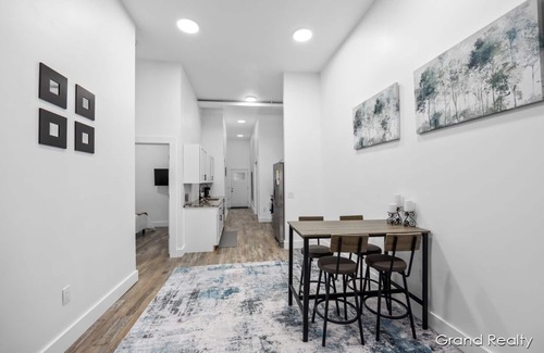 Creston Heights House | Modern 2-Bedroom Retreat! AC, WiFi, Laundry + Parking – Close to Downtown