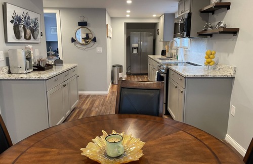 Manitowoc House | Modern 2 Bedroom Rental House, Close to Lake Michigan