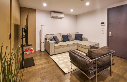 Chinatown Apartment | Modern 2 Bedroom Retreat in Downtown Manhattan
