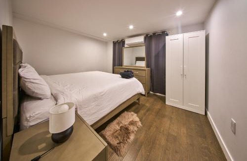 Chinatown Apartment | Modern 2 Bedroom Retreat in Downtown Manhattan