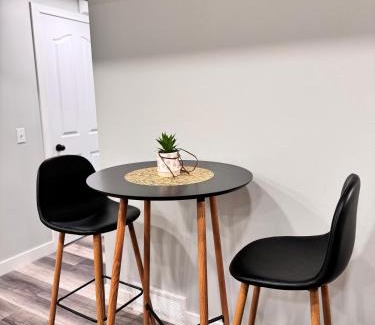 Southwest Calgary Apartment | Modern 2 bedroom suite