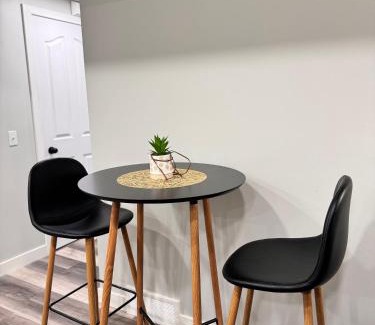 Southwest Calgary Apartment | Modern 2 bedroom suite