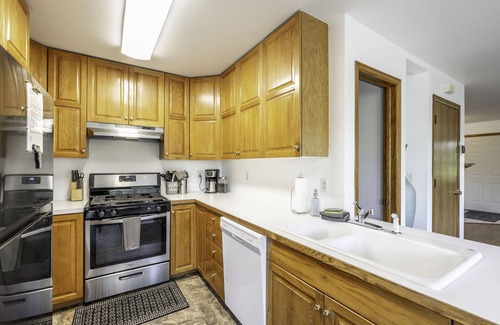 Fort Collins House | Modern 2 Bedroom Townhome, 2.5 Bathrooms, 1 Car Garage with Level 2 EV Charging