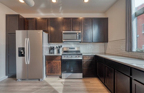 Raynolds Addition House | Modern 2 bedroom townhome in Downtown Albuquerque with a rooftop balcony.