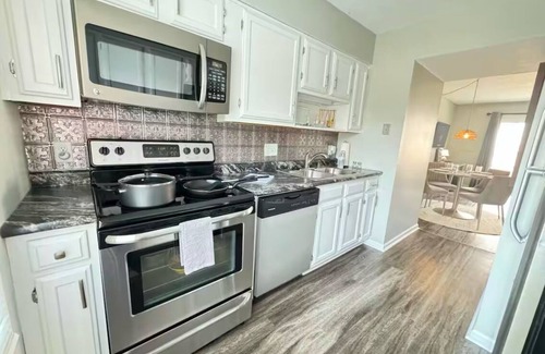 Evansville House | Modern 2 bedroom townhome great location Evansville near hospitals, University