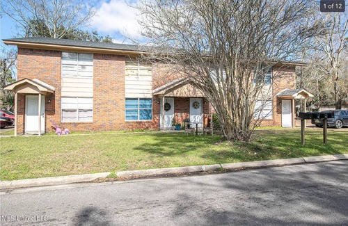Pascagoula House | Modern 2-bedroom townhome in lovely Pascagoula with AC, WiFi, and workspace.