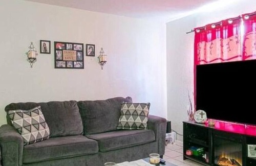 Pascagoula House | Modern 2-bedroom townhome in lovely Pascagoula with AC, WiFi, and workspace.