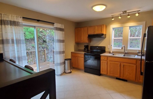 Worcester House | Modern 2 Bedroom Townhouse Near Worcester Hospitals & Medical School