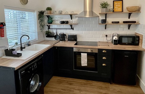 Nantwich House | Modern 2-bedroom townhouse with dedicated office