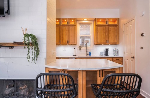 Bucktown House | Modern 2-bedroom townhome in Chicago with private patio