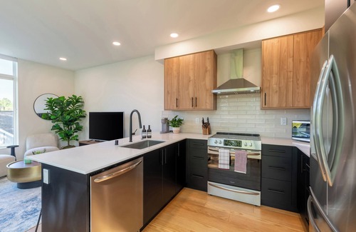 Atlantic House | Modern 2-Bedroom Townhome with A/C