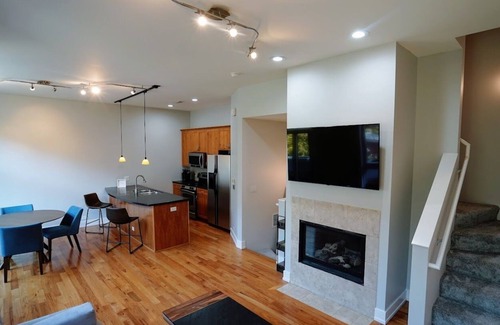 Southeast Omaha House | Modern 2 bedroom Townhouse, steps to the Old Market. Ideal Location