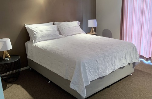 Mackay Apartment | Modern 2 bedroom unit close to city centre