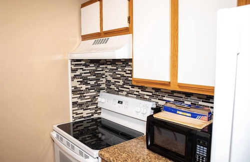 D'Iberville Apartment | Modern 2-Bedroom Villa with WiFi, Kitchen, Pool apartment in D'Iberville