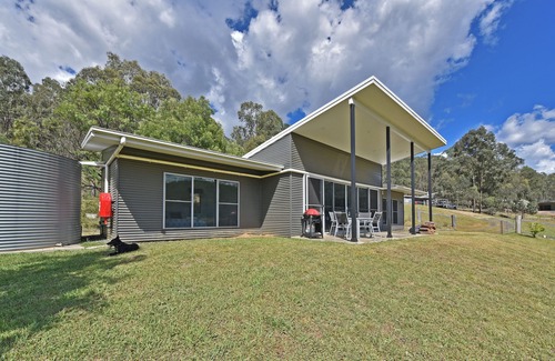Cessnock City Council Villa | Modern 2 bedroom villa. Sleeps 4. Stunning 200 acre property. Pet Friendly!n