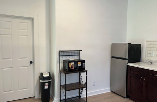 Indianapolis Apartment | Modern 2-bedroom with AC, WiFi near the Indianapolis Speedway!