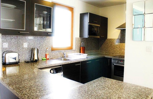 As Sifah Apartment | Modern 2-Bedroom with Marina Views