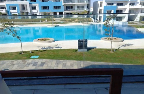 Ad-Dab'ah Ski Chalet | Modern 2 Bedrooms Serviced Apartment - Pool & Sea View