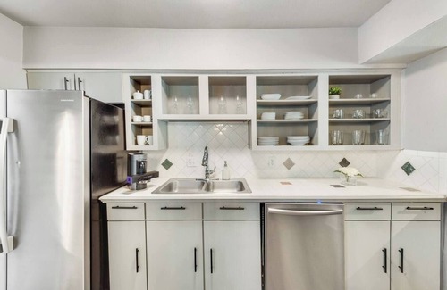 Old East Dallas Condo | Modern 2 BR 2 bath poolside condo with spacious patio, smart TV, full kitchen, and access to award-winning courtyard. Perfect for working professionals in central Dallas.