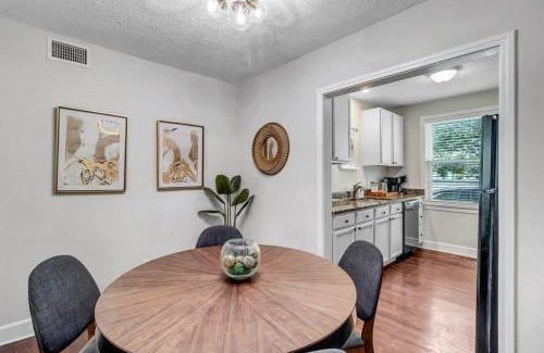 San Marco House | Modern 2 BR Condo - 2 block from San Marco