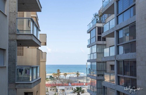 Kerem HaTeimanim Apartment | Modern 2 BR near Shouk Hacarmel by HolyGuest