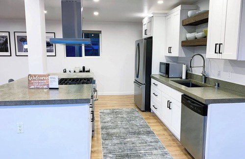 Seattle Metro Area House | Modern 2 BR, Spacious Guesthouse in Seward Park/Columbia City Next to Lake WA