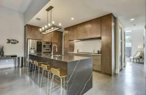 Central East Austin House | Modern 2-Home Private Oasis w Pool Hot Tub in DT