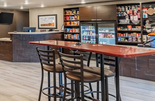 Gleneagle House | Modern 2 Pet-Friendly Rooms w/Full Kitchen near Pikes Peak