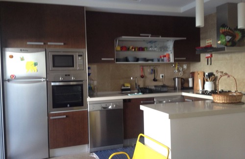 Sao Martinho do Porto Apartment | Modern 2-Bedroom Apartment with Terrace