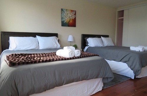 Bayview Woods - Steeles House | ★★★★★ ❤ MODERN ♚ 2 QUEEN BEDS ENSUITE With PARKING