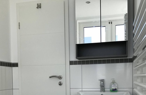 Unterbilk Apartment | Modern 2-room apartment in center 50sqm (Rhine, Old Town, Media Harbor and Kö)