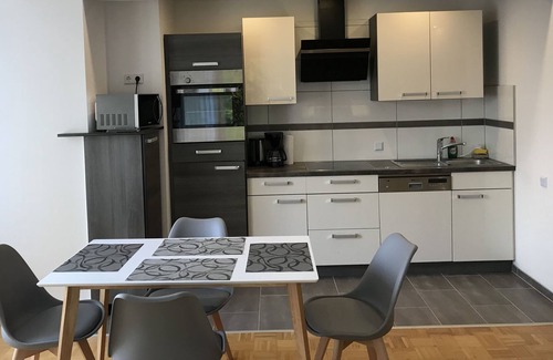 Unterbilk Apartment | Modern 2-room apartment in center 50sqm (Rhine, Old Town, Media Harbor and Kö)